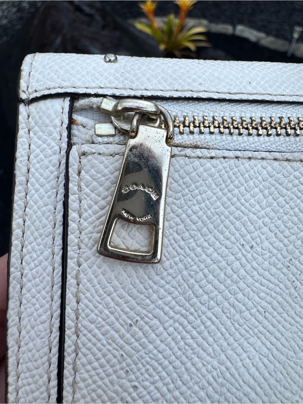 Coach New York Studded Envelope Wallet Egg Shell White Leather - Picture 4 of 9